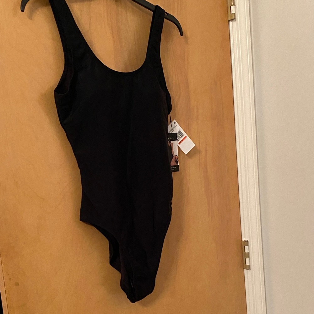 Nicole Miller Studio NWT 1 Pc Scoop Neck Swimsuit, Black Medium